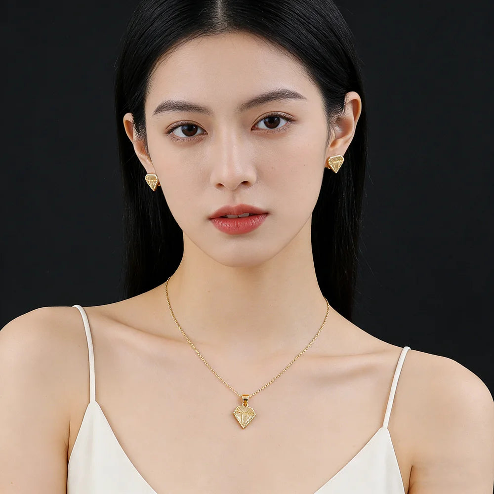 316L Stainless Steel Pendant Necklace18K Gold Plated Fashion Jewelry Individualistic Waterproof Holiday Jewelry Accessories