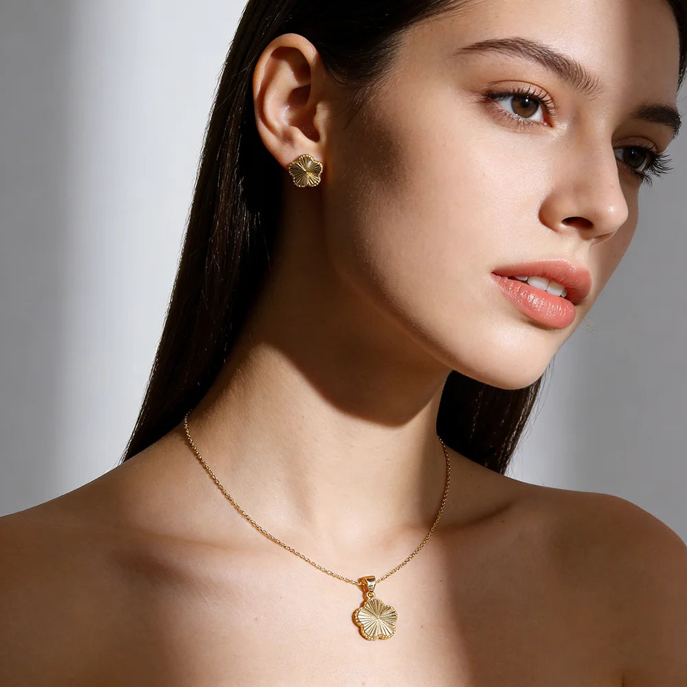 316L Stainless Steel Pendant Necklace18K Gold Plated Fashion Jewelry Individualistic Waterproof Holiday Jewelry Accessories